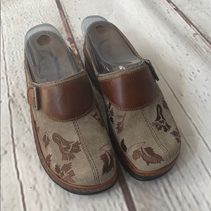 Taupe Floral Clogs